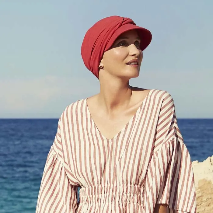 Alana Cap in Rot als Sonnenschutz
