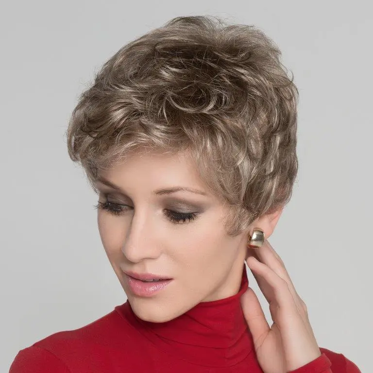 Mittellanges blondes Perückenmodell